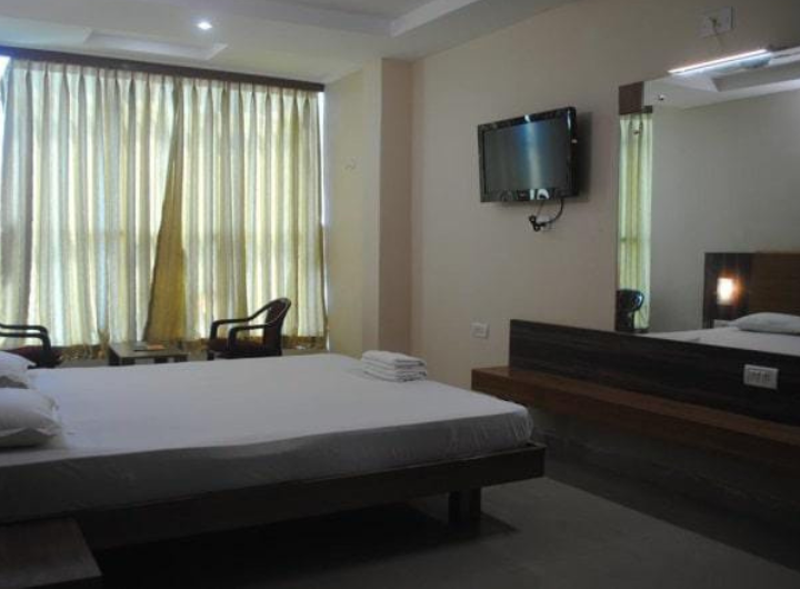 AC Deluxe Front view In Rs. 3000